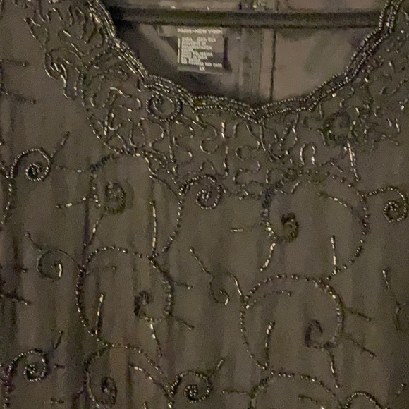 Laurence Kazan 1X black beaded top. Silk outer layer. All beads appear intact. - Picture 2 of 8